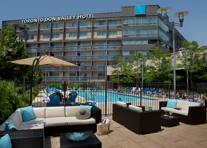 Toronto Hotels With Pool